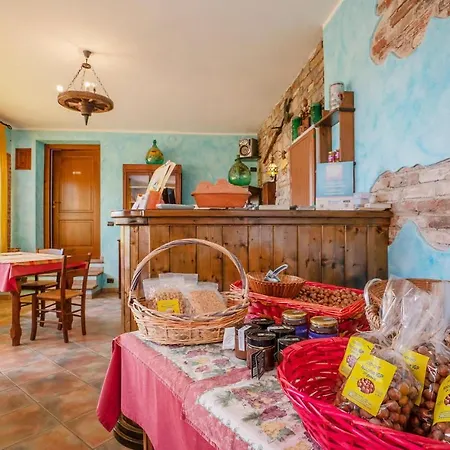 In Marsaglia Cn With Jacuzzi 펜션