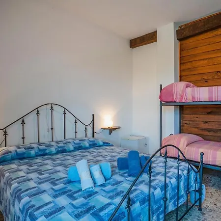 3 Bedroom Cozy In Marsaglia Cn Feriehus Belvedere Langhe
