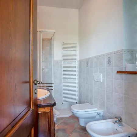 In Marsaglia Cn With Jacuzzi Holiday home